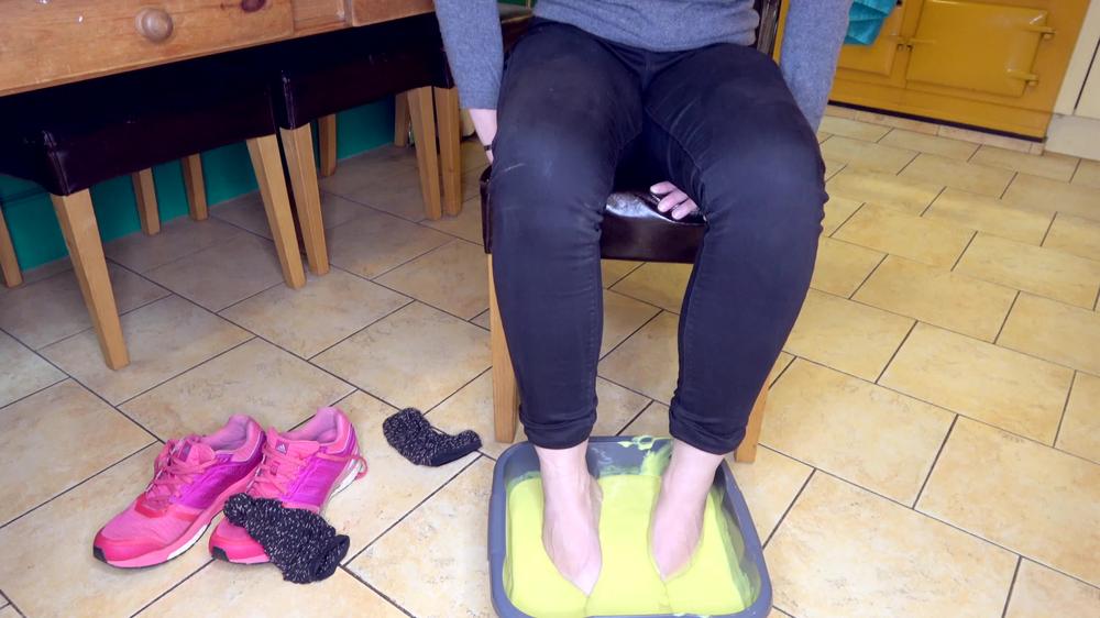Ariel Anderssen Barefoot Gunge Forfeit