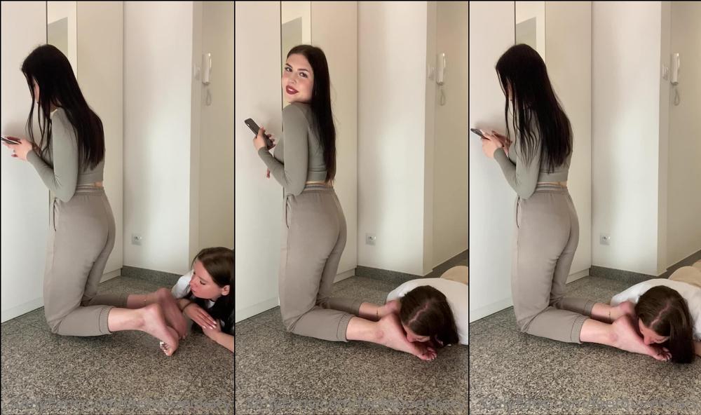 feetqueenkaty 625542404 2023 06 09 i absolutely love to get my heels licked from sofia they are a bit sensitive and it tickles but it
