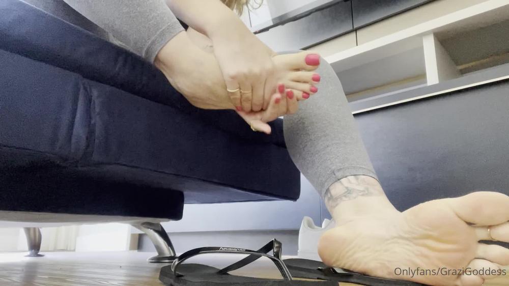 grazigoddess 104826384 2021 02 05 moisturizing my big feet hidratando o pez o