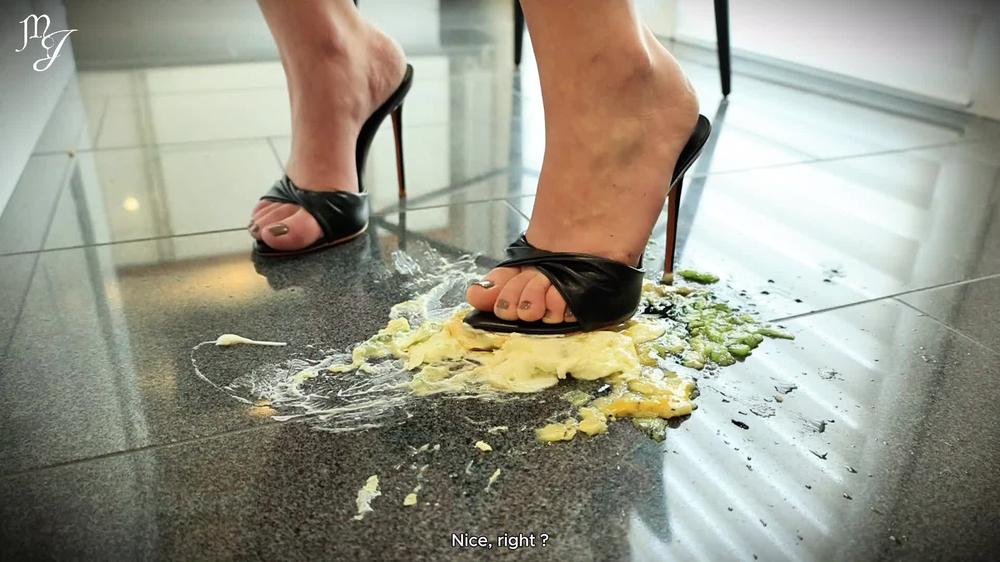 MaitresseJulia - Food Fetish & Food Crushing : A Humiliating Breakfast at My Feet - Mistress Julia