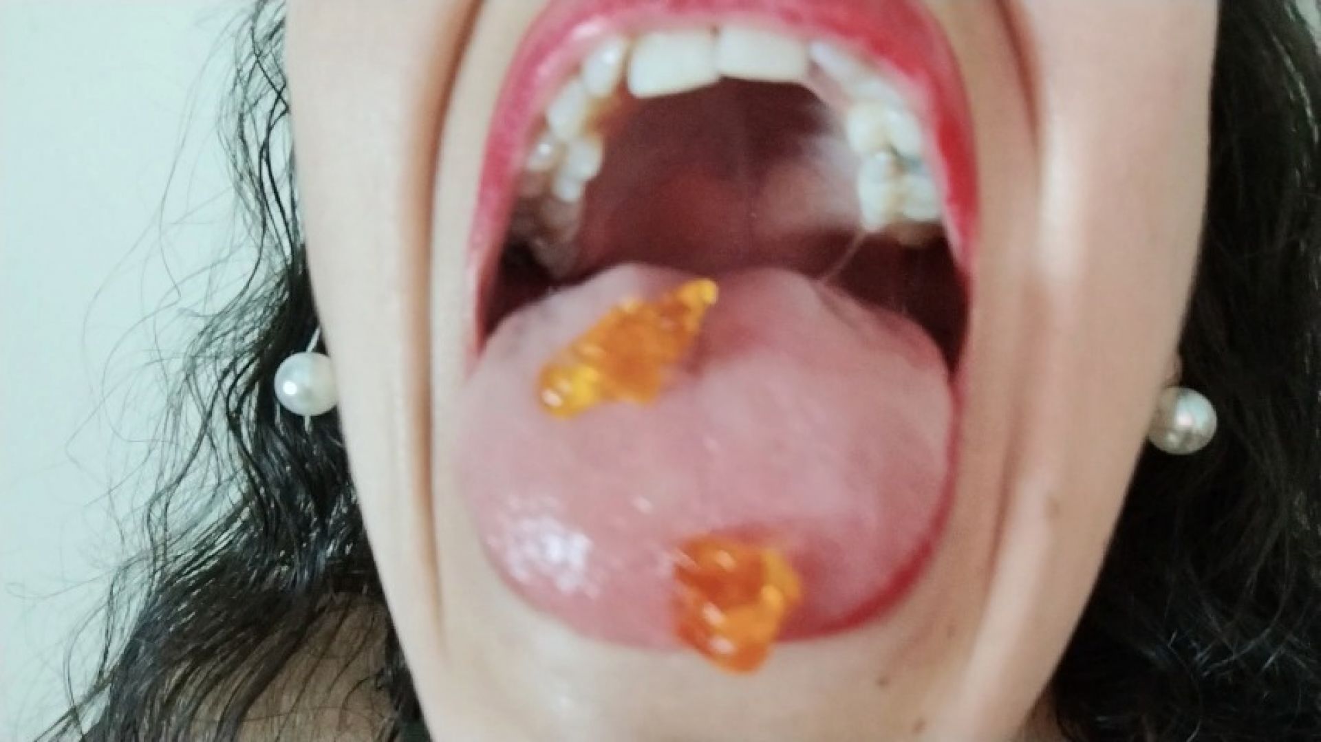 POV FACE I'M A GIANTESS PLAYING WITH HER GUMMY BEARS