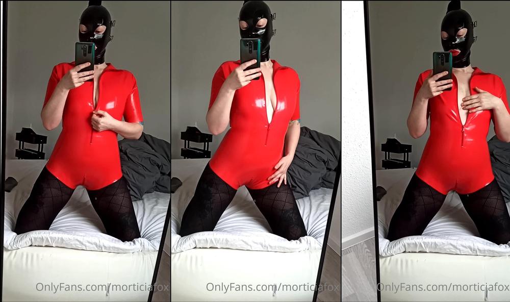 morticiafox 02 04 2021 2071595398 You should see my new bodysuit in motion