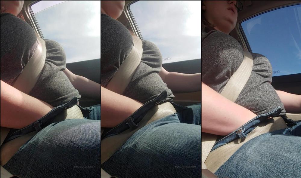 elizabethlily19 14949671 2020 03 06 masturbating at the stop light