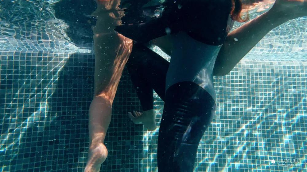 Margout Darko Underwater Latex Struggle Bondage