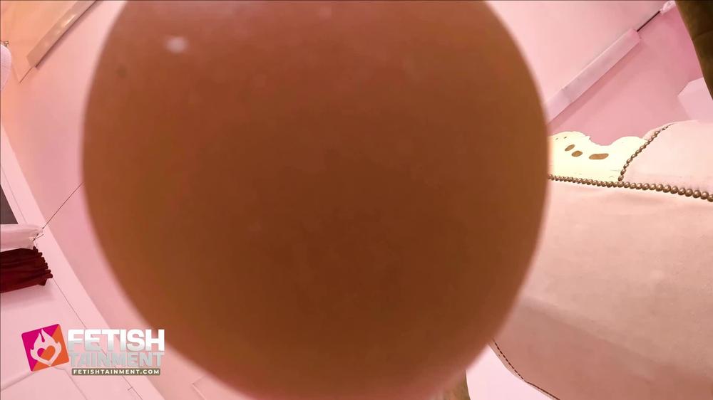 FEMDOMSQUAD Video Store - After Leg Training In The Gym, I Will Squish You Under My Feet  ( Giantess And Shrinking Games Wih Lady Nisha ) - Full Hd Mp4