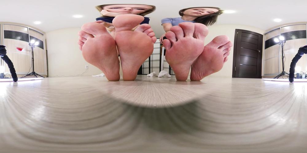 Under Giantess Soles - Hannah & Olivia - Sporty Girls Vr 360 5,7K