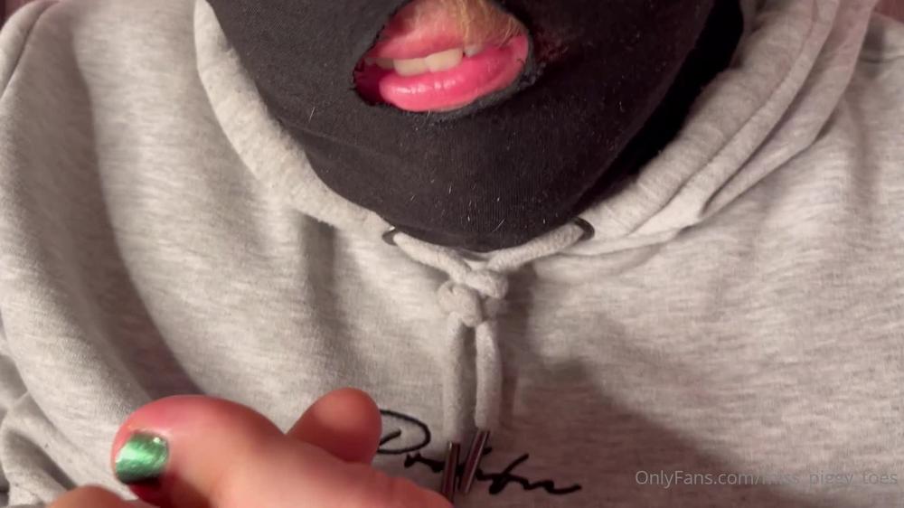 miss piggy toes 124019761 2021 03 17 deep throating my footboy with my foot i can t help but deep throat my footboy with my uk size 7 fe