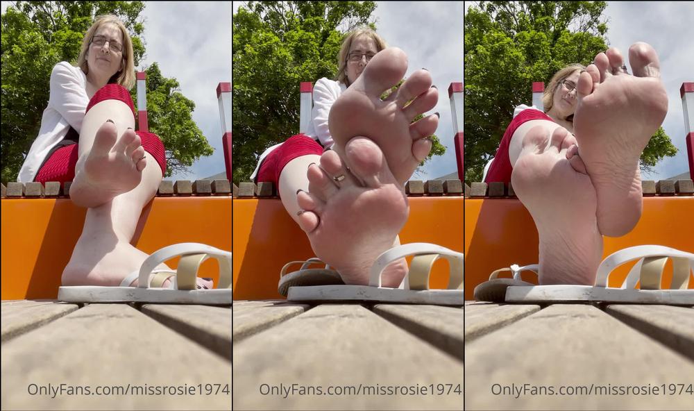 missrosie1974 02 06 2021 2125633839 flip flop drop
