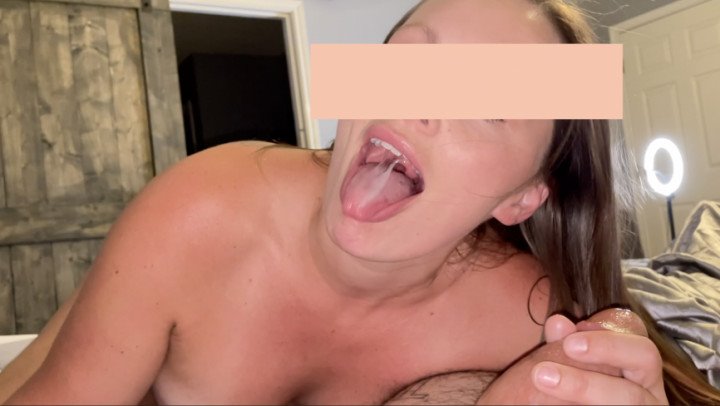 Hollietroyxxx Wife Gives Hj Licks Gargles Swallows