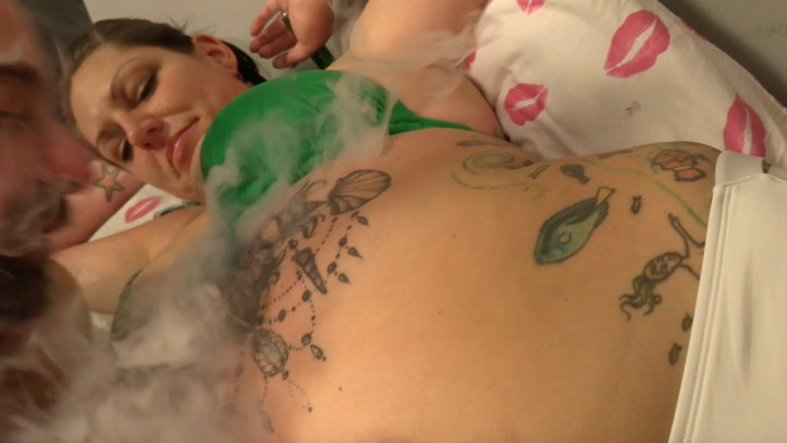 Sexy Vape Couple Vanessa Rain & Ladon