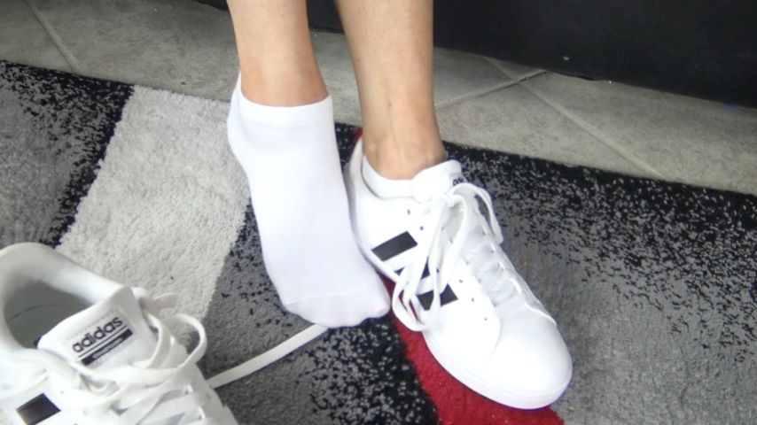 ROXIE RAE LEAVES THE PARTY WITH ONE SHOE - July 28, 2023