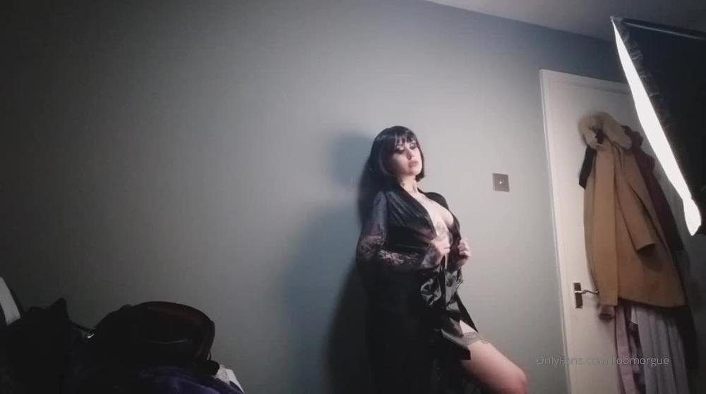 roomorgue 10476315 2019 12 20 behind the scenes from shooting my black wig set 