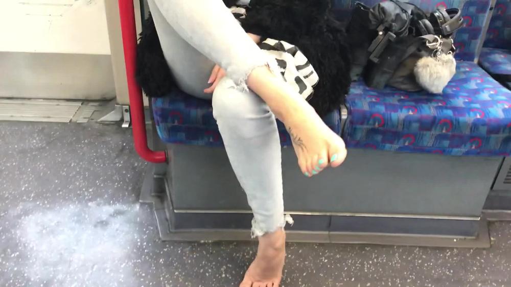feetwonders 03 02 2020 140907099 Foot rub on the tube