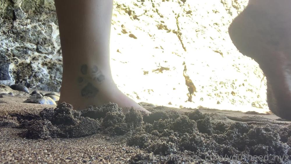 you_need_nyx 01 04 2019 26828733 My perfect little feet getting all sandy at the beach... and youâd still like to lick th