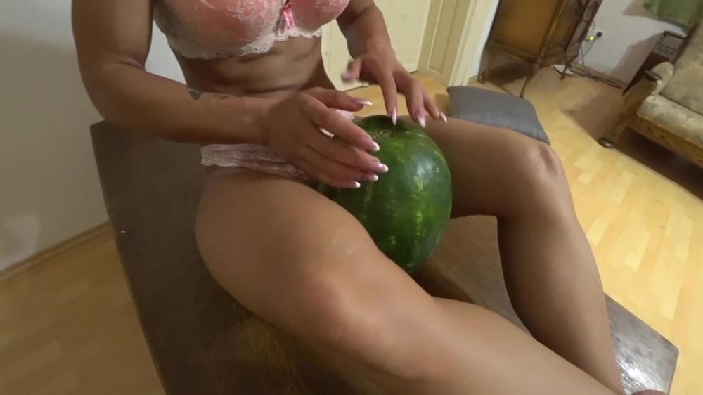 Gymbabe Undisputed Scissorhold Queen
