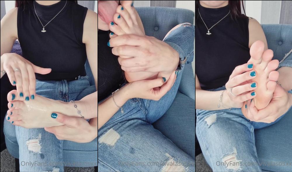 vivalasosxx 322003590 2022 05 09 this lollipop is sweet tasting... but i think my toes look pretty sweet too... watch me swirl my