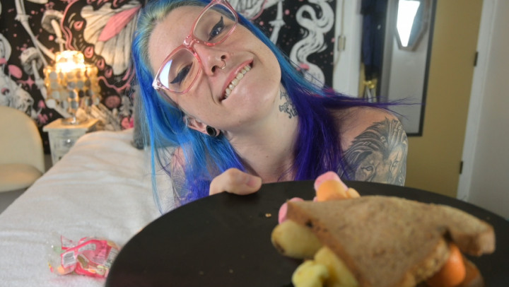 Breakfast in Bed - December 06, 2022