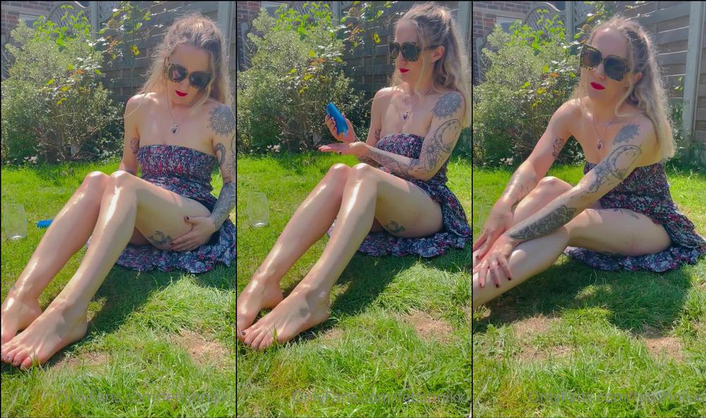 fetishnikki 01 07 2022 2506885832 I do so love to stretch out in the sunshine âï¸