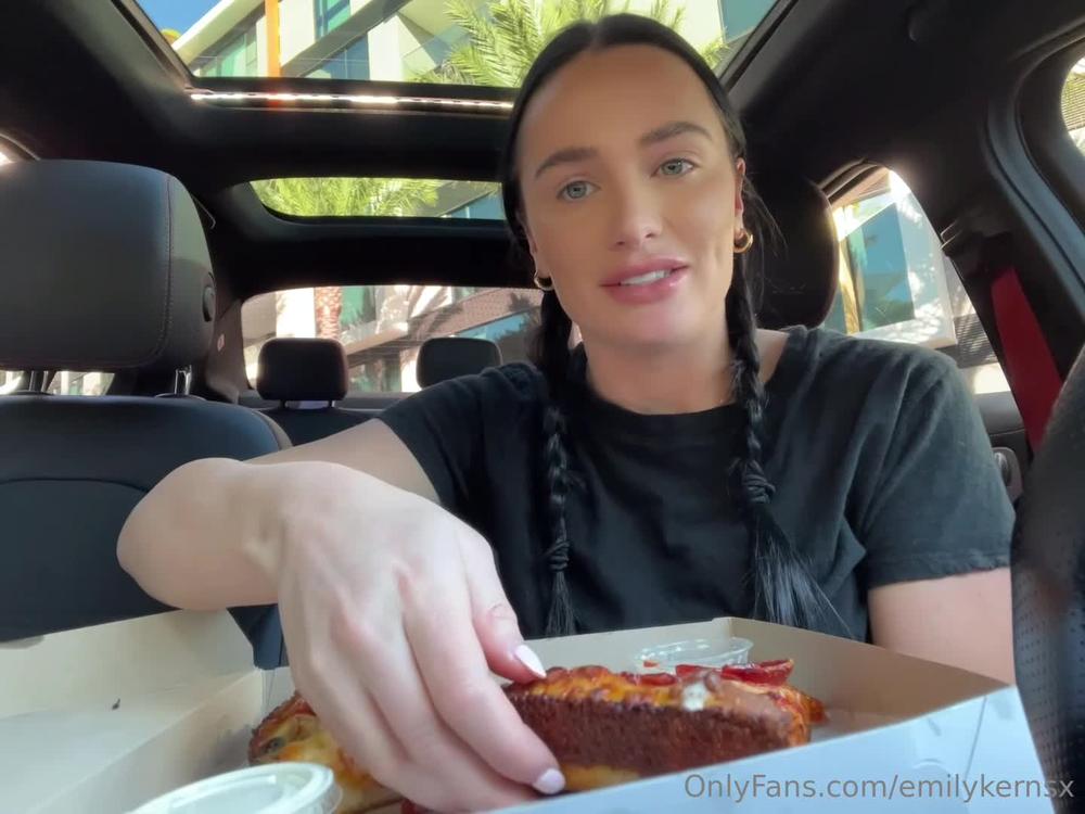 emilykernsx 514220093 1 2023 02 10 do you guys watch my oftvs today i tried doughbriks 1
