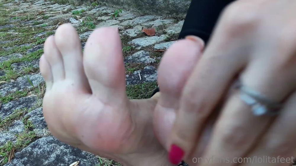 thefeetoflola 08 03 2019 24378692 You need to look more closely. Look at how my feet got sweaty and wrinkled  Look how sneak