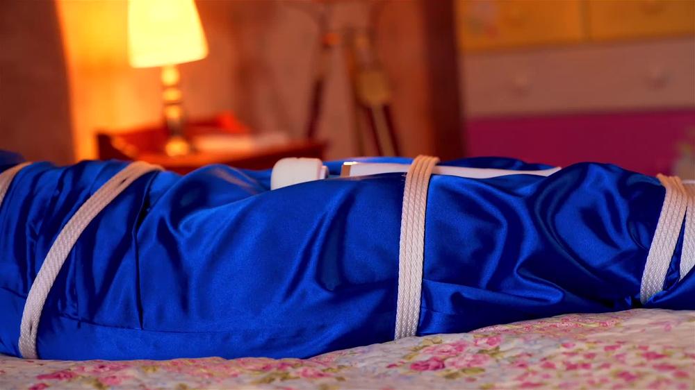 Ariel Anderssen Tied Vibed For 15 Minutes