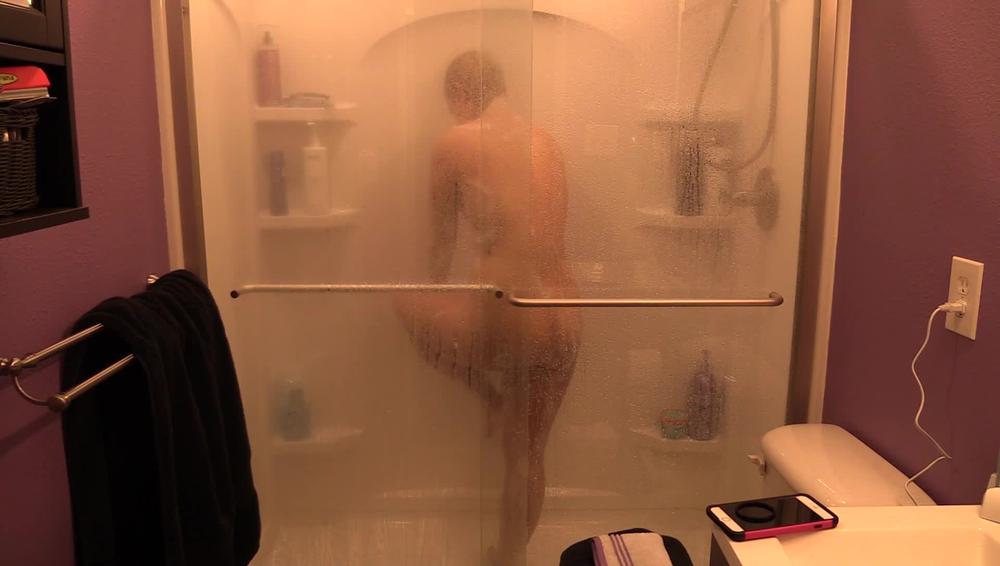 57 Voyuer Shower