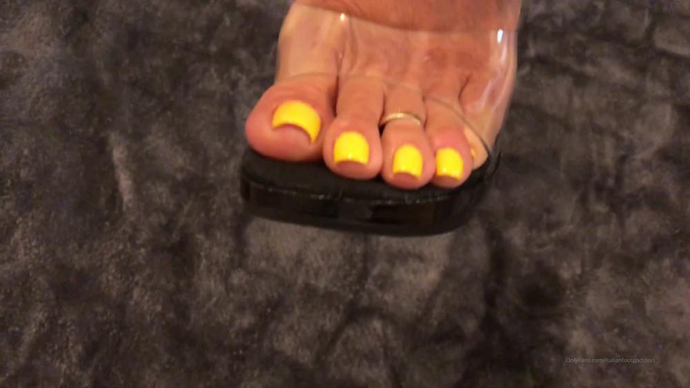 italianfootgoddess 01 12 2019 15317295 Just_a_random_tour_of_my_FEET