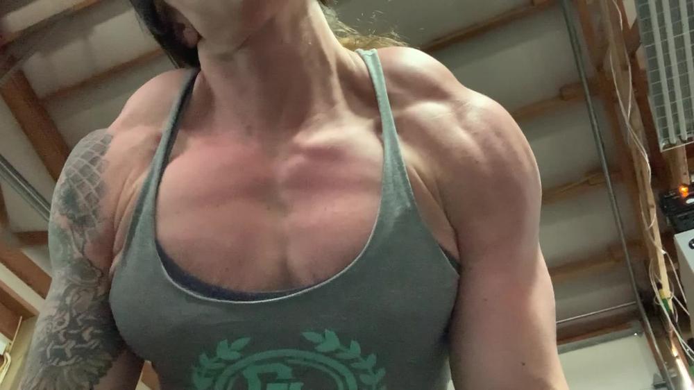 musclemama1113 01 02 2020 139609840 