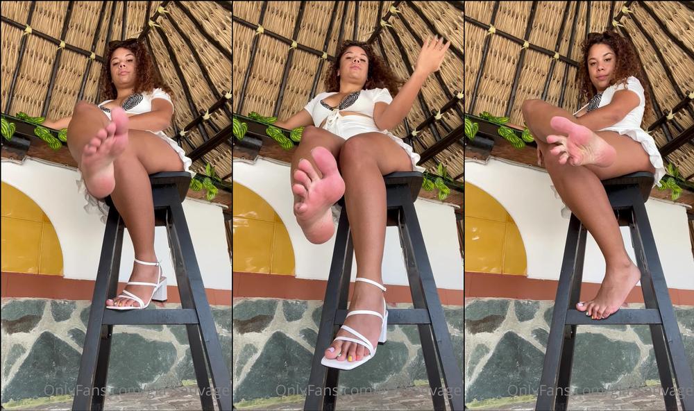 gia sauvage 01 09 2022 2583963896 pov i tease you with my sandals at a bar while you buy me drinks