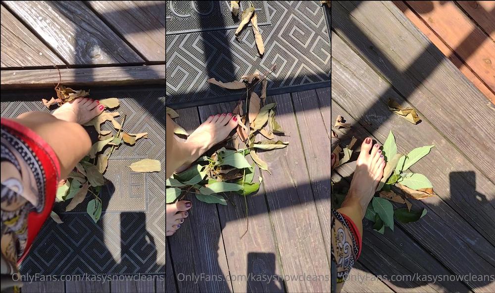kasysnowpremium 12 07 2021 2160615249 Trampling leaves outside in 100 degrees