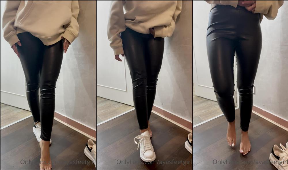 ayasfeetgirl 15 12 2021 2302631455 Je rentre chez moi et retire mes chaussures pas de chaussettes pour moi aujourdâhui   