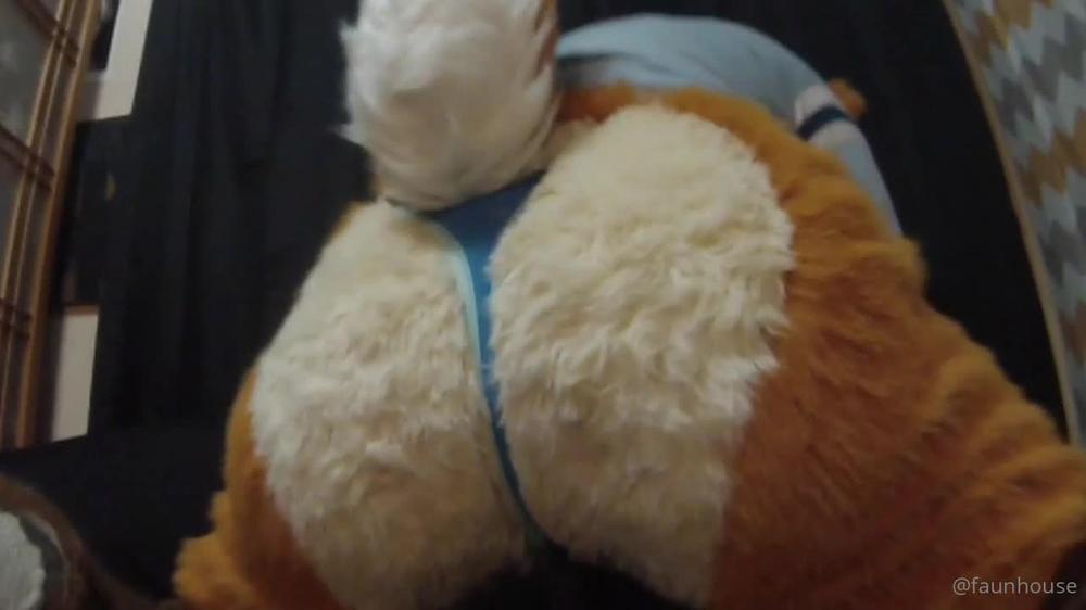 lotuslafawn 01 09 2021 2205400008 Twerking to CHUNKY  Moto Moto's theme [Vanilla, Teasing]
