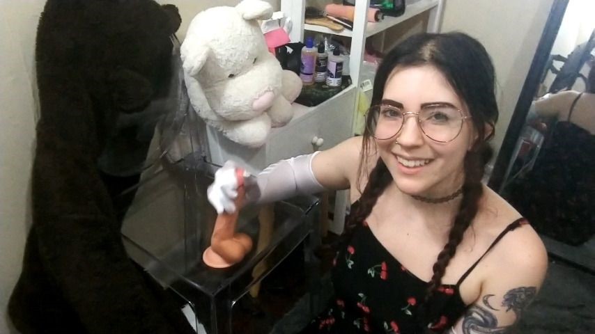 Lilredvelvet My First Glove Fetish Vid
