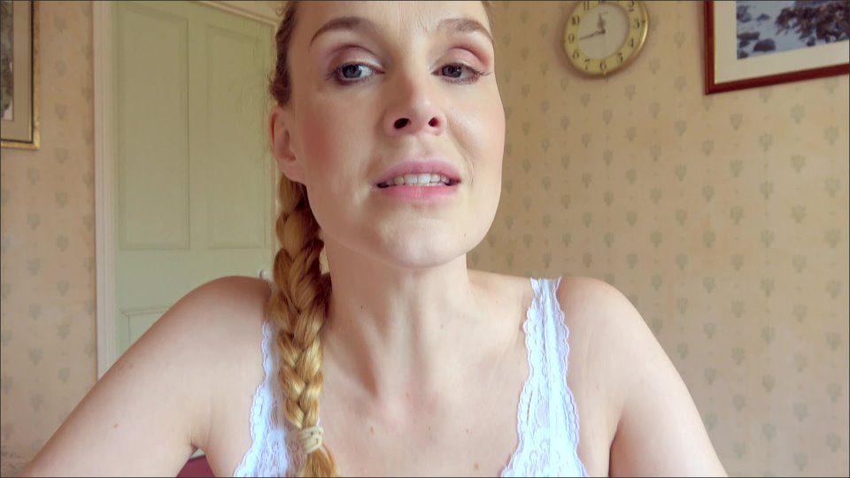 Ariel Anderssen Seducing Hot Ghost At Seance