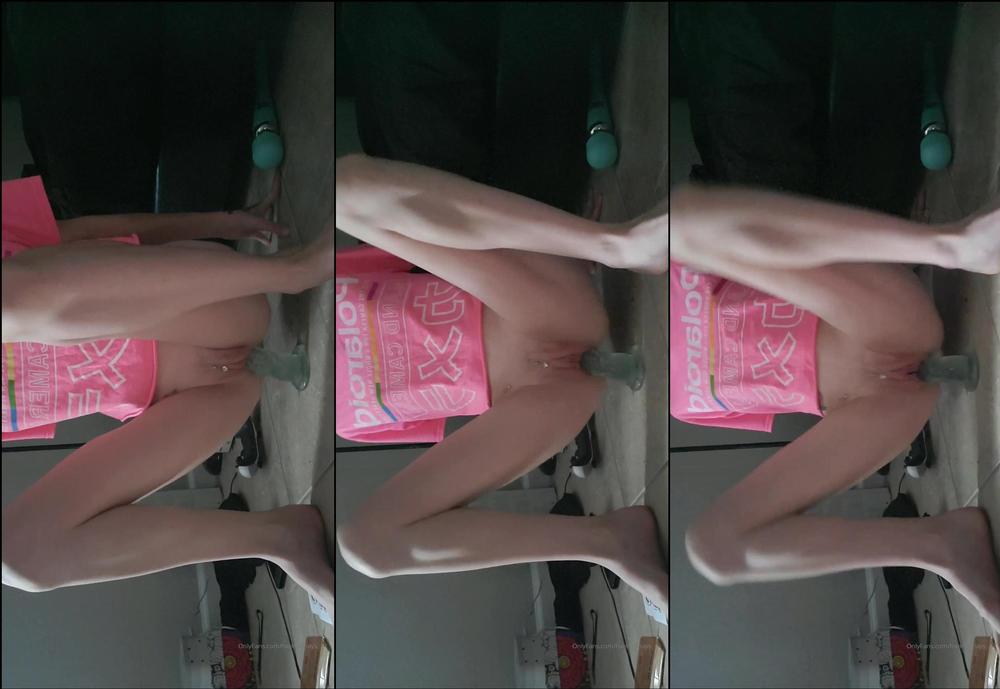 xxhannahhaysxx 08 10 2019 68957921 Playing in my Roommates room