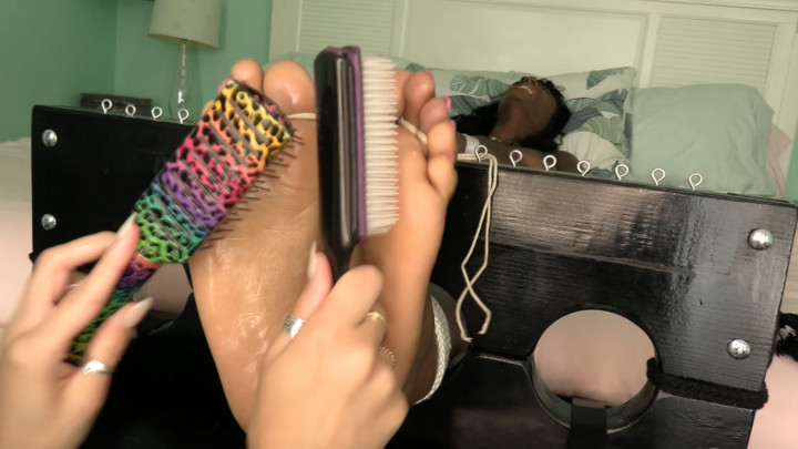 Paris Love Foot Tickled By Nikki Brooks