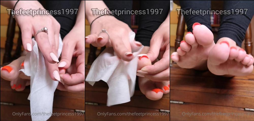 thefeetprincess1997 04 07 2021 2153468771 No matter how much I clean them, I still always have little hairs or tiny particles of wha