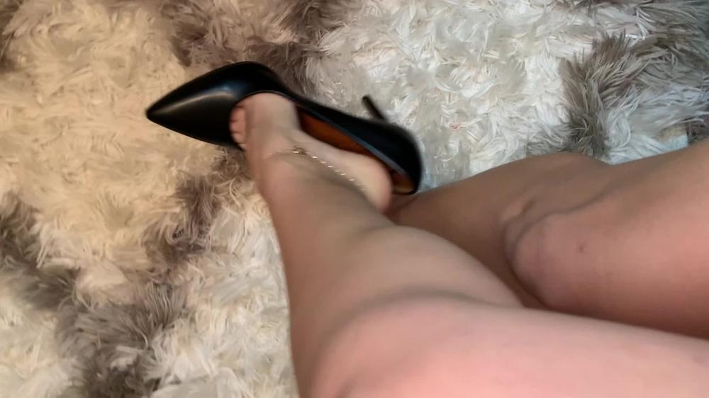miliani 03 01 2020 117277755 White Toes   Heels 