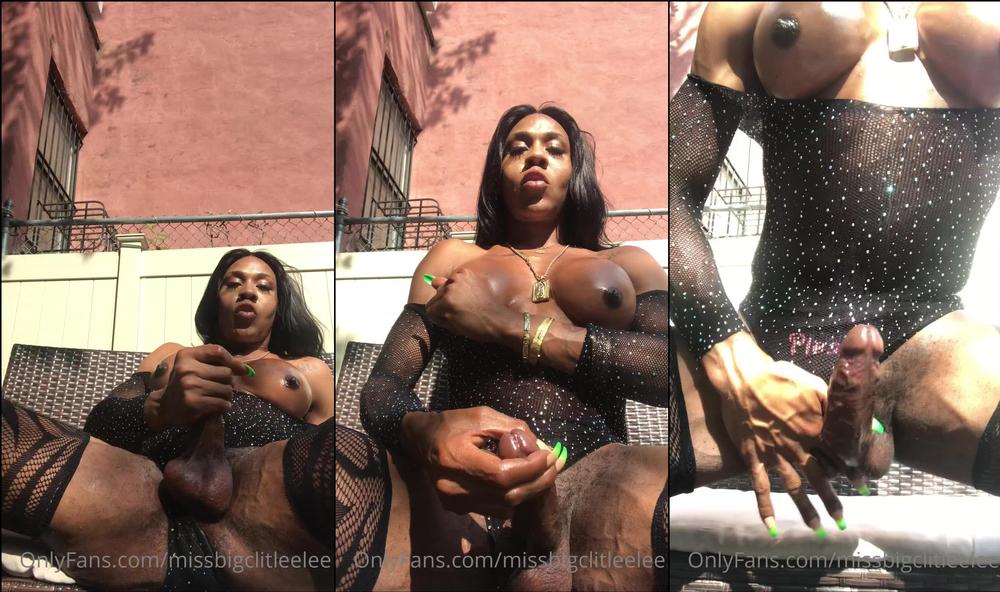 missbigclitleelee 03 09 2020 828605614 Sunbathing in Bedstuy Bk come join me