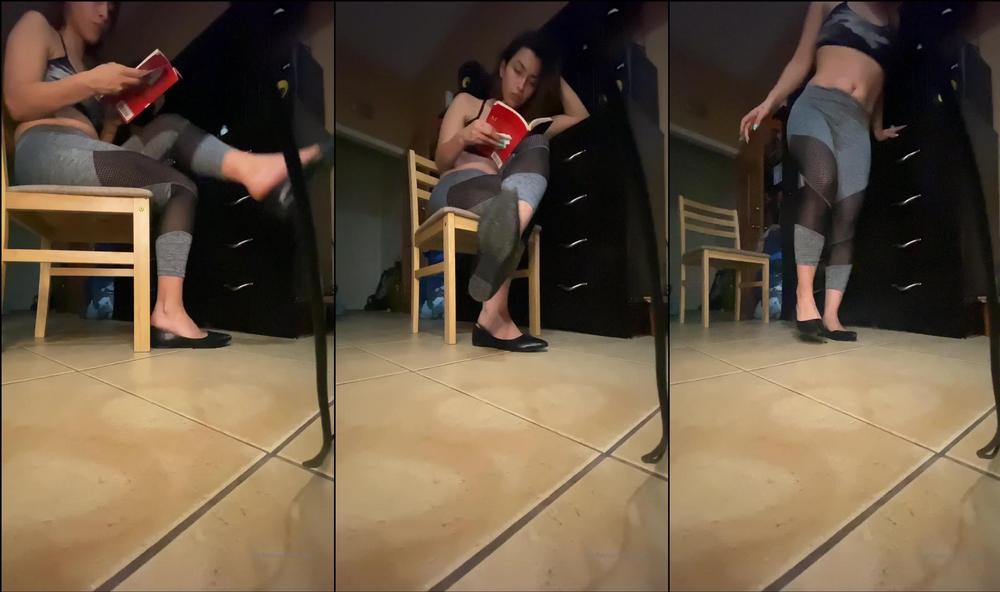 servinggaia 03 03 2020 24250427 late night sexy flats shoeplay