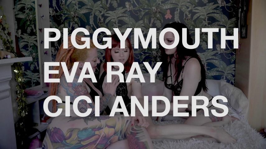Sexy tattooed babes threesome
