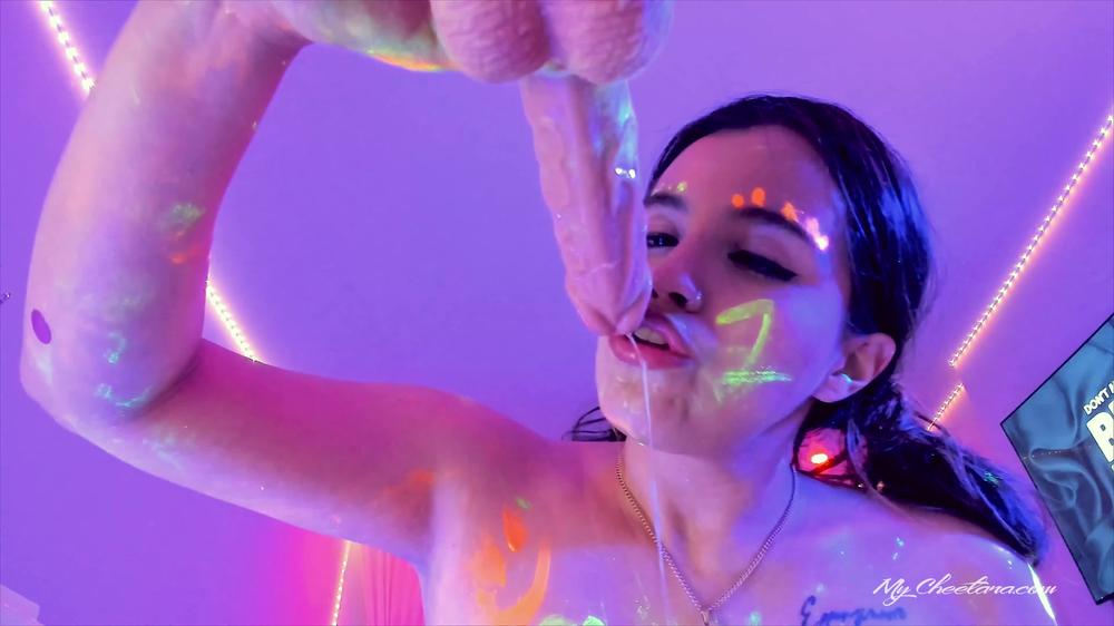 Black Light Show Deep Throat And Squirt
