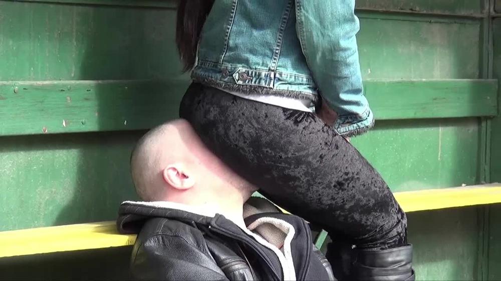 Gymbabe 8 Years In Femdom Marriage Facesitting