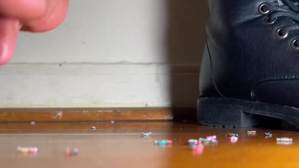 Giantess Boot Smashing
