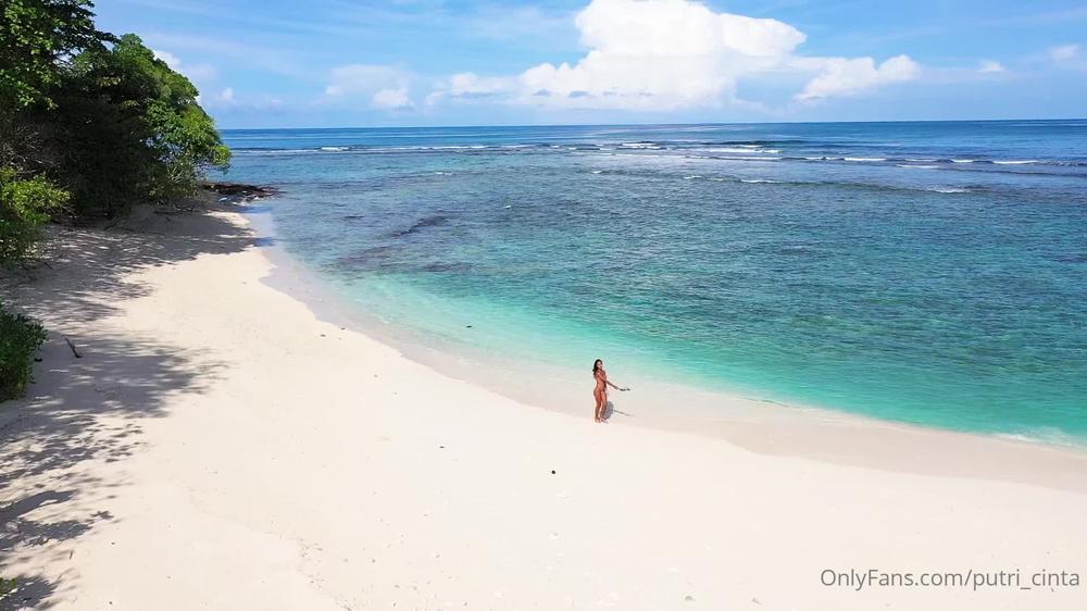 putri cinta 126984026 2021 03 25 what a dream spending time on a private island with no else on it. the whole island to myself watch