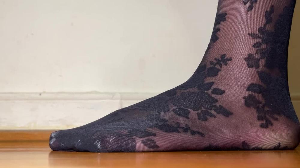 Flower Pattern Nylons Removal
