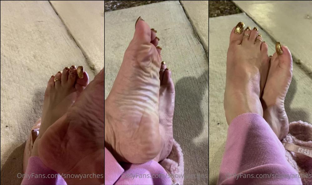 snowyarches 05 12 2020 1388971009 i like showing my feet in public