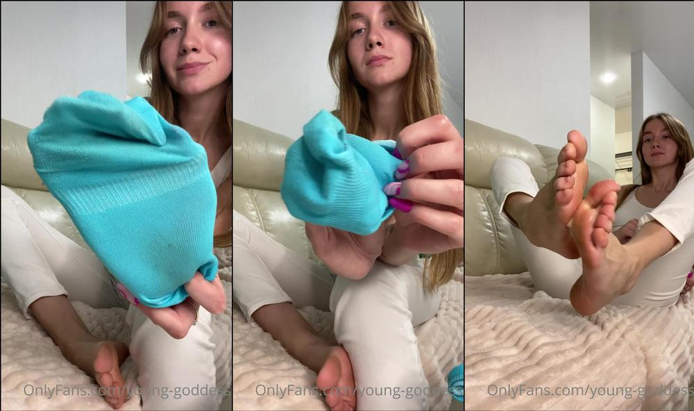 young goddess 17 09 2021 2223529704 lick this spit off my feet