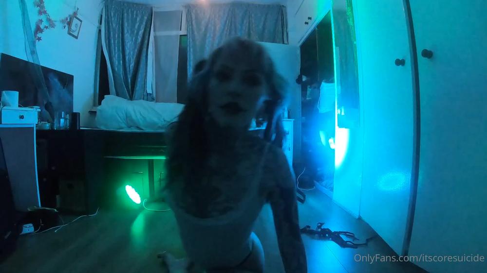 xioxander 135264315 2021 04 15 sad clown stretching video from a few months ago im much fitter nowp