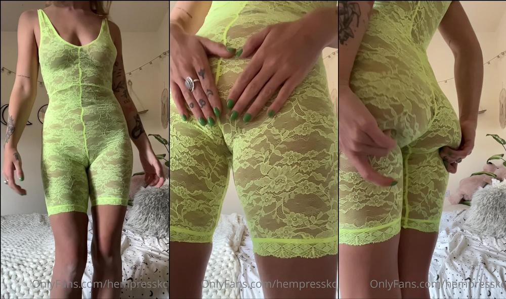 hempresskc 279859592 2022 03 13 my fat pussy making an appearance i love my camel toe like this if you re a fan of camel toes